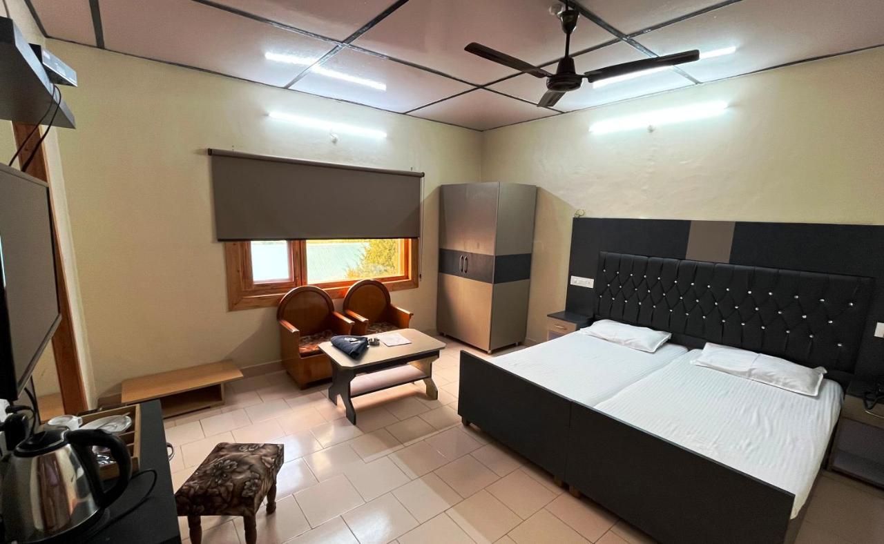 Pops Resort Pālampur Eksteriør billede