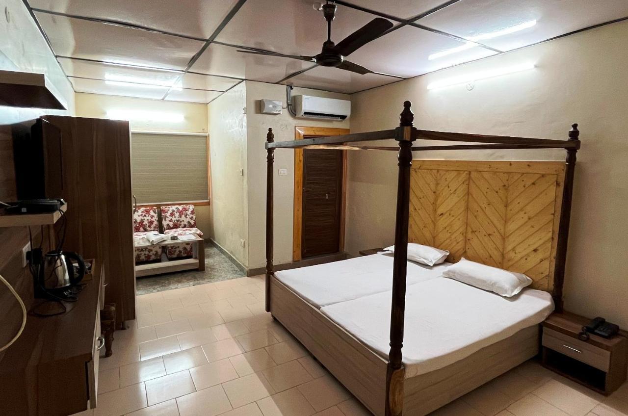 Pops Resort Pālampur Eksteriør billede