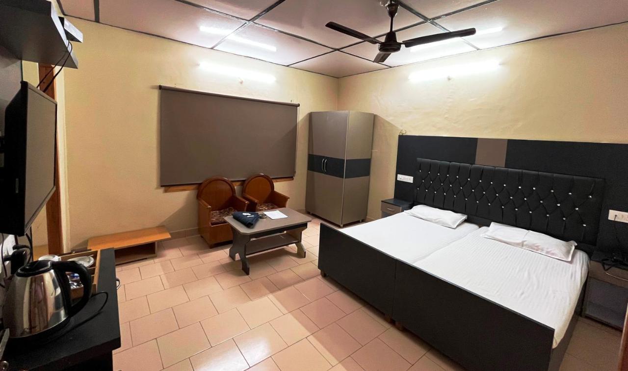 Pops Resort Pālampur Eksteriør billede