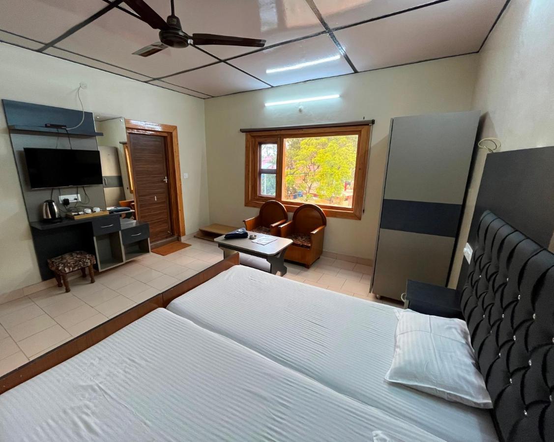 Pops Resort Pālampur Eksteriør billede