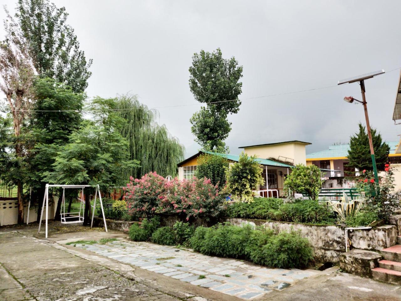 Pops Resort Pālampur Eksteriør billede
