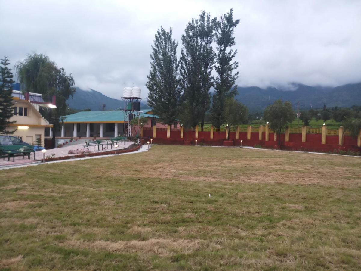 Pops Resort Pālampur Eksteriør billede